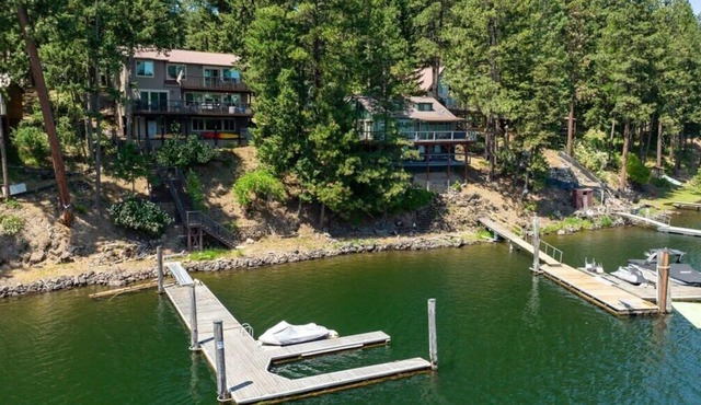 Lakefront 3-bedroom lakeside home near Lake Coeur d'Alene