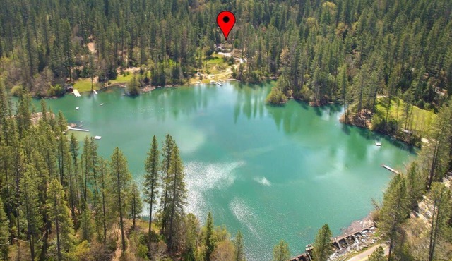Lakefront Lodge w/Dock, Wood Fireplace, Kayaks & Modern Kitchen