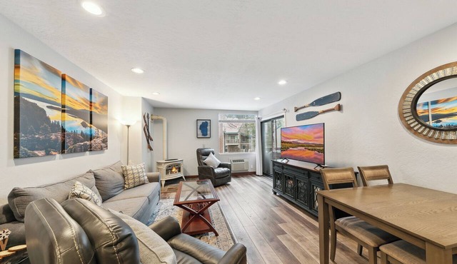 Lakeland Village #113 - Remodeled 1BR, Hot Tub
