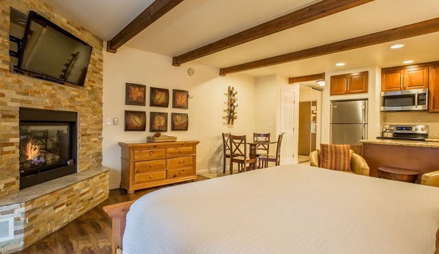 Lakeland Village #109 - Honeymoon Studio