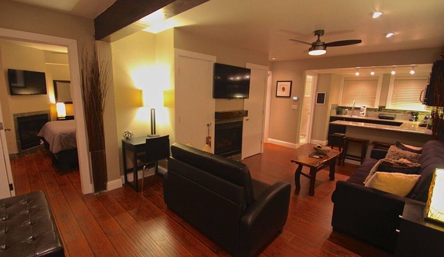 Lakeside Gondola Lodge 3 Bedroom Penthouse sleeps 8-10