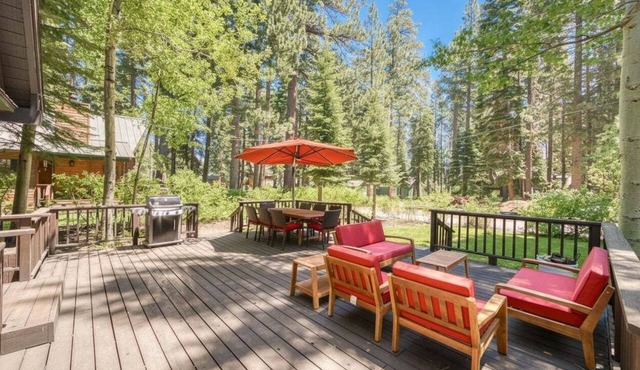 Lakewalk Lodge by Tahoe Getaways, Dog Friendly, Sauna & HOA Beach