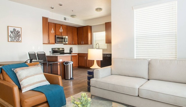 Landing | Amazing 2BD, Courtyard, Pool
