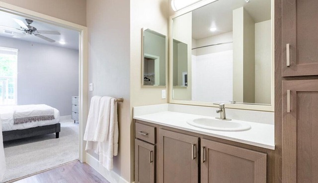 Landing at Alira Luxury Apartments - 2 Bedrooms in Natomas Crossing