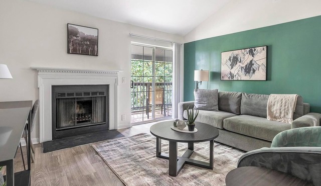 Landing | Beautiful 1BD, Courtyard, Gym in Nashville