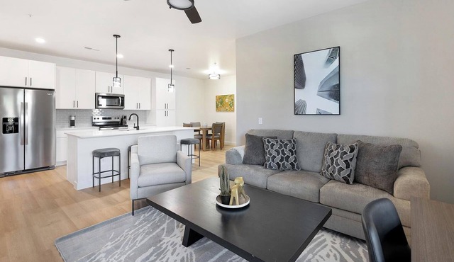 Landing | Beautiful 2BD, Pool, Gym