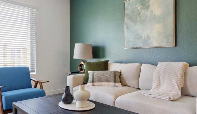 Landing | Beautiful 2BD, Pool, Clubhouse