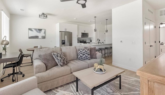 Landing | Chic 1BD, Gym, Clubhouse