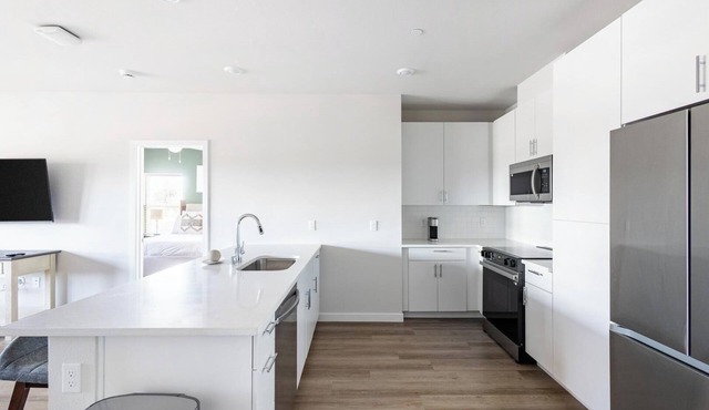 Landing | Chic 2BD, Courtyard, Gym