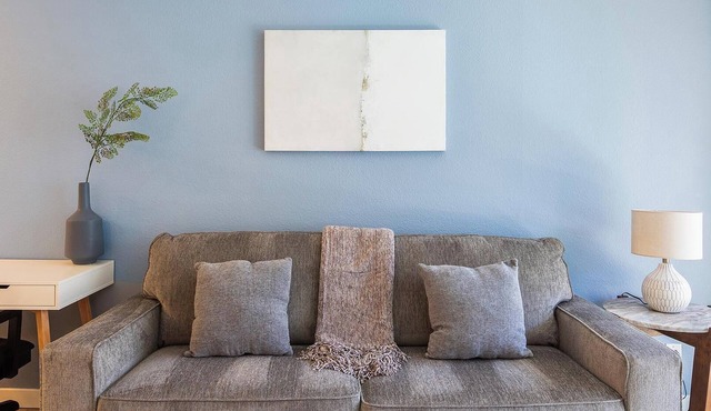 Landing | Modern 1BD, Courtyard