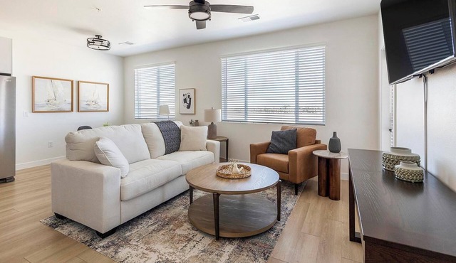 Landing | Modern 1BD, Pool, Gym