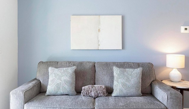 Landing | Spectacular 2BD, Courtyard