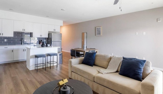 Landing | Stunning 1BD, Rooftop Lounge, Pool