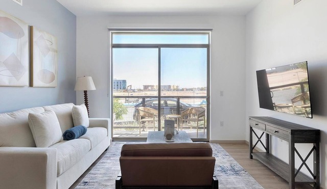 Landing | Stunning 2BD, Pool, Gym