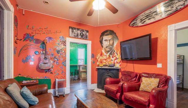 Large Victorian Artist House For Groups in Downtown