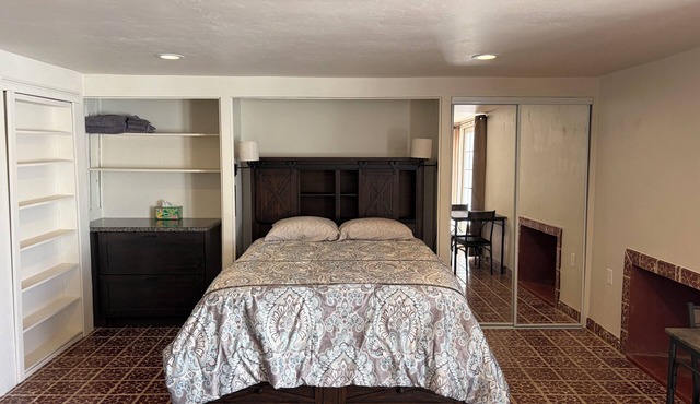 Large, well equipped Studio with Queen Bed and new bathroom.