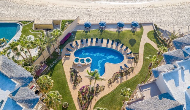 Las Olas Oceanfront Surfer's Paradise, 3 Bedroom Ground Level End Unit