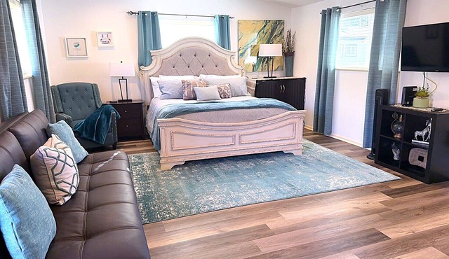 LikeHome2/Serene/Dedicated WI-FI/Close to the Hub/Extended Stays