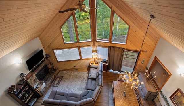 Little Meadow Cabin - Rustic Secluded Cozy Retreat