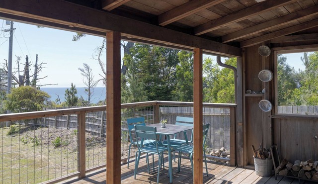 Little Quail Cabin · Ocean Views, Private Acre, Renovated 1930s Hunting Cabin