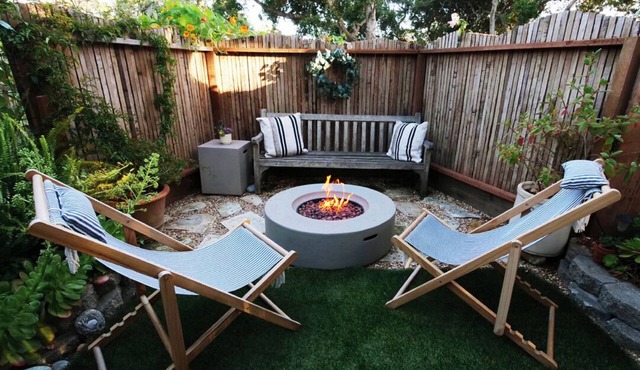 Live like a local at Birdsong - blocks to beach and town, private outdoor space