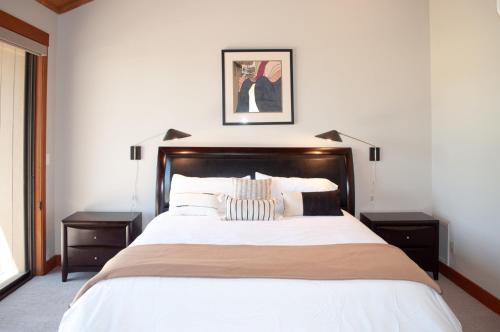 Lodge Room 015