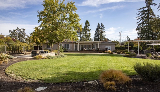 Long term rental.serenity found off of iconic Zinfandel Lane!