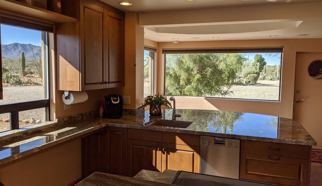 Looking for a getaway? BEAUTIFUL & PRIVATE Guest House! Hiking - Biking - Relax