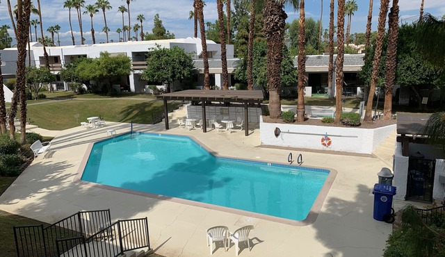 Lovely 1-bedroom Condo with Balcony - Mountain & Pool View -Golf, Shop, Play
