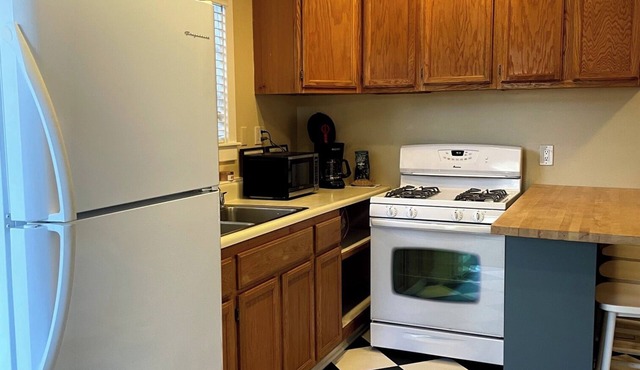 Lovely guesthouse in Sebastopol, walk to town