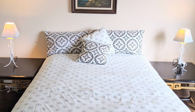 lovely master suite 5min to pinol shoreline. 10min to Keller Beach extended stay