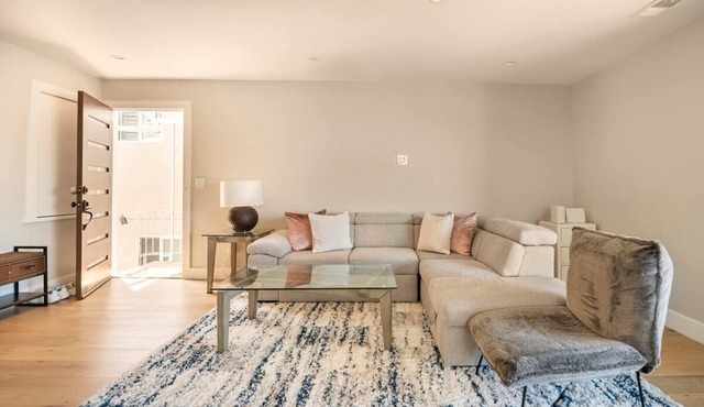 Lux Apartment on hill close to SF