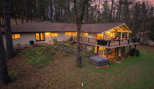 Luxe Private Lakefront Getaway with Hot Tub!