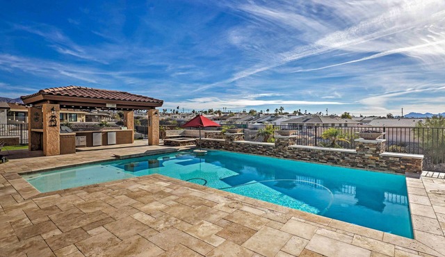 Luxe Retreat w/Lake Havasu View & Pool!