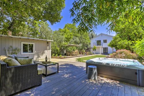 Luxe Wine Country Getaway w/Vineyard Views