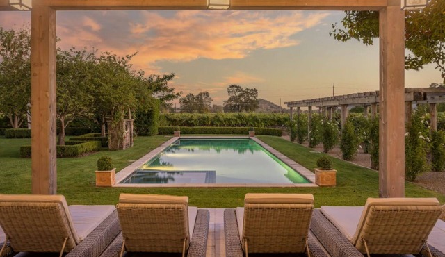 Luxurious 6-bedroom Napa Valley Estate
