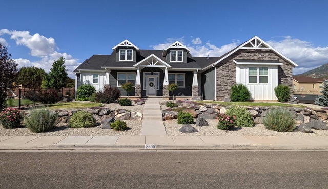 Luxurious 7Bd, 4Bath w/Theatre, BunkRm, Huge Yard