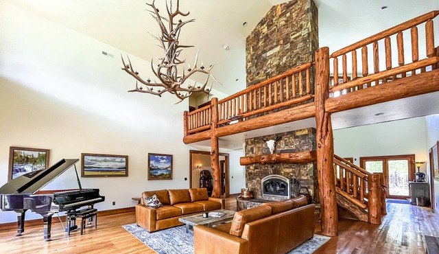 Luxurious Lodge cabin on private Airstrip