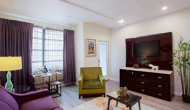Luxurious One Bedroom Suite with Balboa Park View