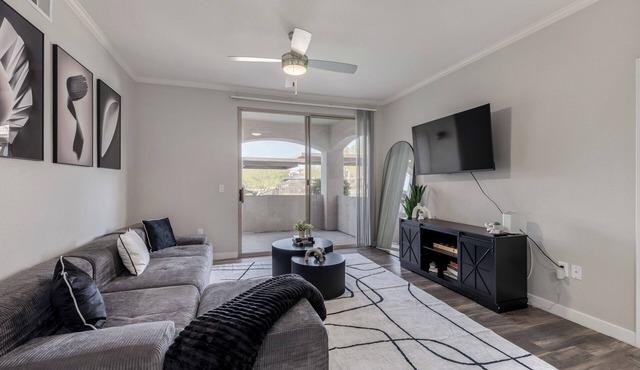 Luxury 2-bedroom Condo with AC in lovely Scottsdale