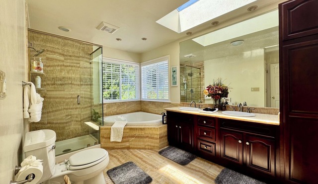Luxury 3B2B Home with Romantic Spa Suite+Grand Piano+Level 2 EV Charging near SF