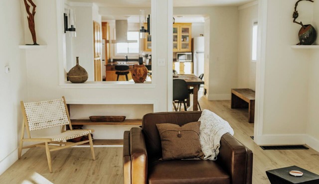 Luxury adventure hub, game room,fire pit, well-appointed kitchen, stunning view!