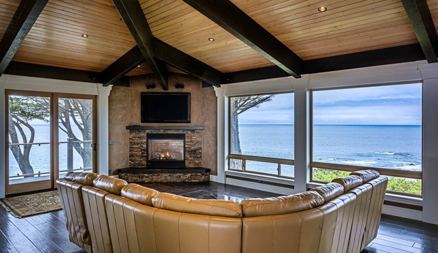 Luxury blufftop home with hot tub, wraparound deck, gourmet kitchen & ocean view
