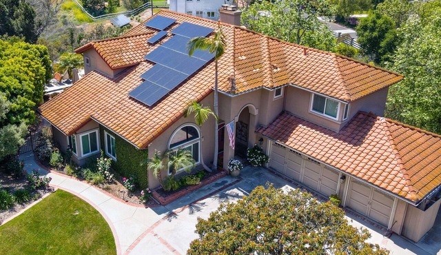 Luxury Brookside Retreat - A 2-Story 4-Bedroom Home with Private Oasis Yard