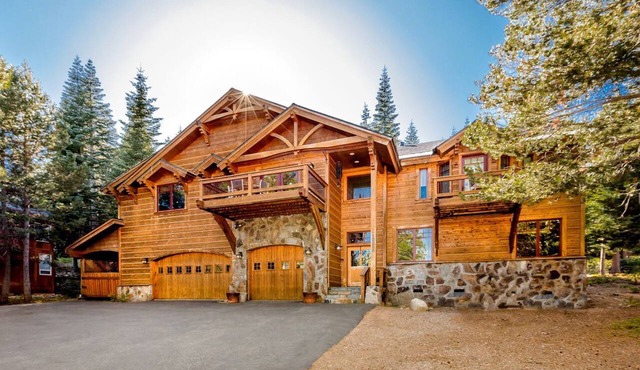 Luxury Cabin with a Private Hot Tub in Tahoe Donner, California