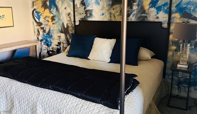 Luxury Furnished 2 bd 2 bath condo in Guard Gated Community on the Vegas Strip!