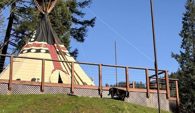 Luxury Glamping Tipi Retreat Near Rogue River, Oregon