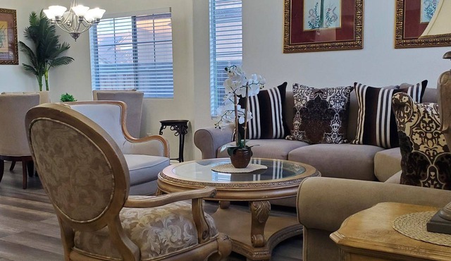 Luxury Papago 4 Beds, 3 Baths With BBQ, Patio. Perfect for Families & Business
