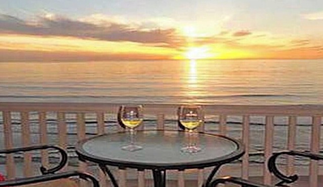 Luxury Penthouse Beachfront Getaway - Spa, Air conditioning, High speed Wifi.