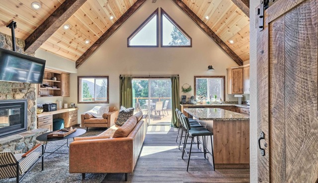 Luxury Retreat: Custom Mi-wuk Village Cabin!